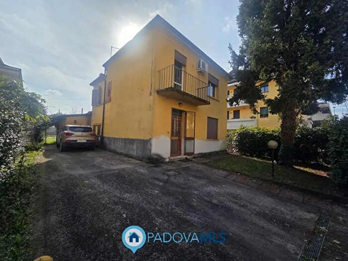 Casa trilocale in vendita in Via Lorenzo Perosi, Padova