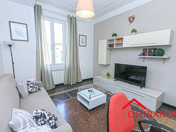 Appartamento trilocale in affitto in Via Sestri, Sestri Ponente, Genova