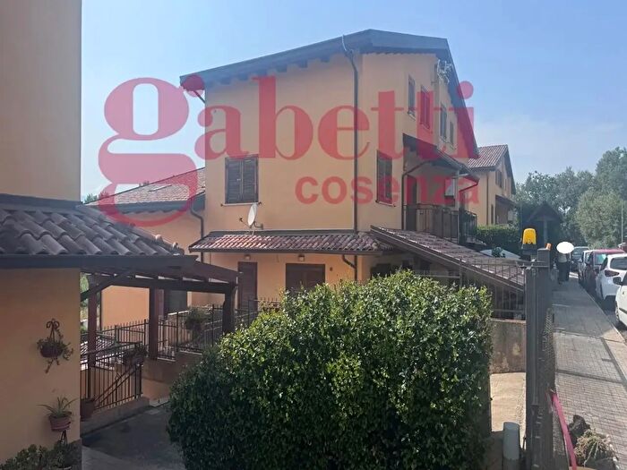 Casa quadrilocale in vendita in San Pietro in Guarano Via Padula Due Forni, San Pietro In Guarano