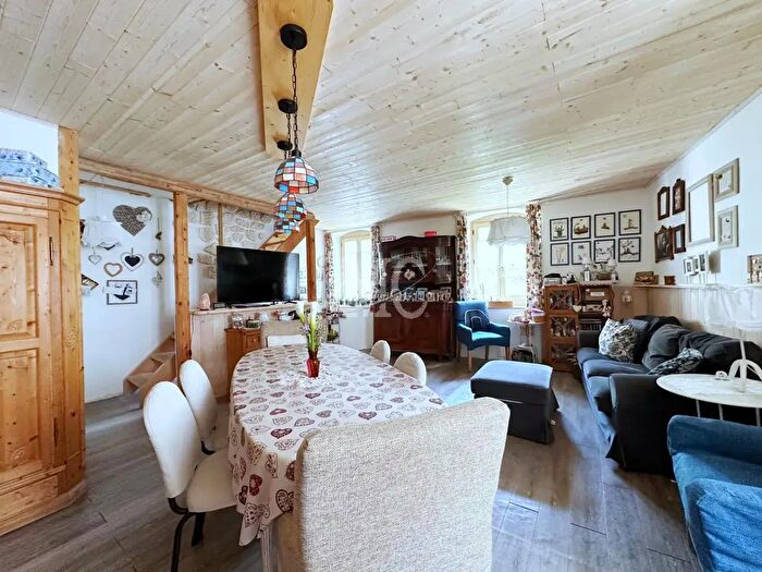 Casa con 8 locali in vendita in Via Vellutai, Ala