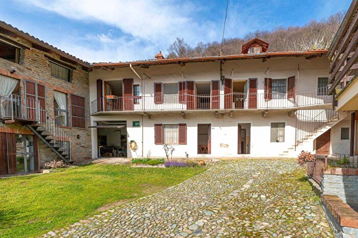 Casa con 5 locali in vendita in Magnano, Magnano