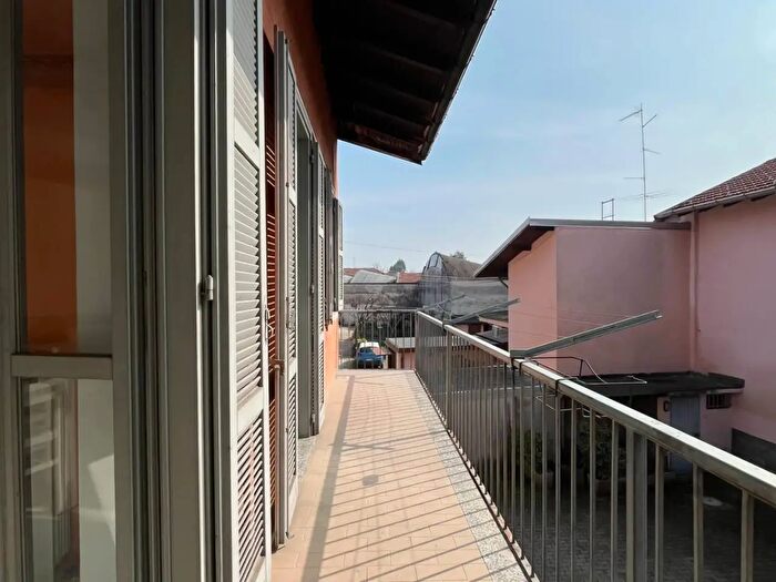 Appartamento trilocale in vendita in Via San Rocco, Samarate