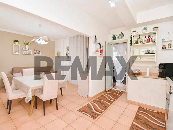 Appartamento con 6 locali in vendita in Via Faraci a, Catania