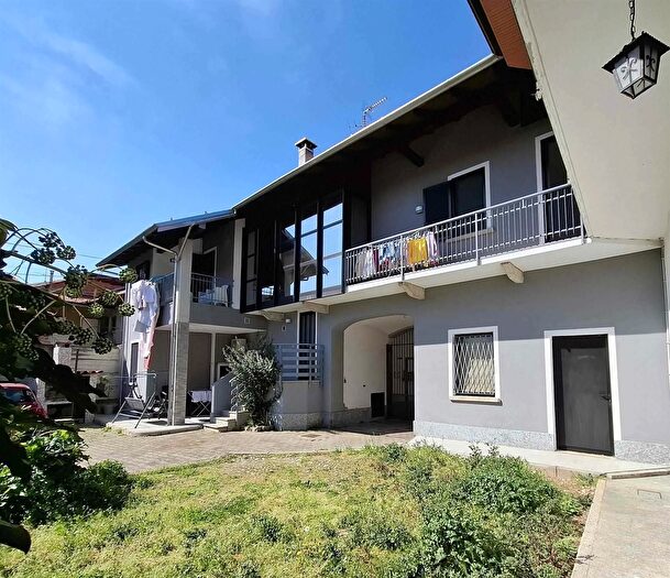 Casa con 5 locali in vendita in Gargallo, Gozzano