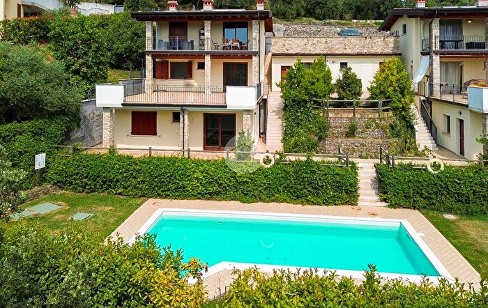 Appartamento trilocale in vendita in Via Montemaderno, Toscolano Maderno