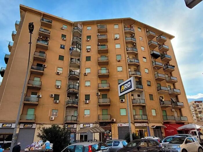 Appartamento quadrilocale in vendita in Via Maresciallo Armando Diaz, Palermo