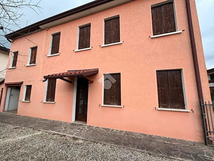Casa con 6 locali in vendita in Via Lanzaghe, Silea