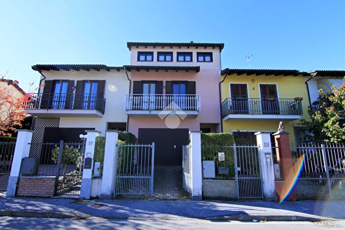 Casa con 8 locali in vendita in Via Don Perosi, Serravalle Scrivia