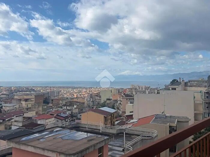 Appartamento quadrilocale in vendita in Via Borgo Larizza, Reggio Calabria