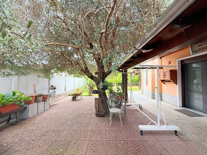 Casa con 6 locali in vendita in Via Matteotti, Ferno