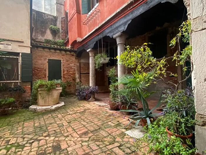 Appartamento trilocale in vendita in Venezia