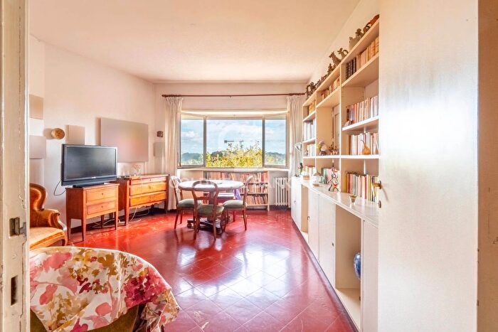 Appartamento con 6 locali in vendita in Lungotevere degli Artigiani, Roma