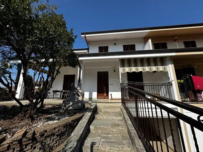 Casa con 6 locali in vendita in Strada della Rosta, Alessandria