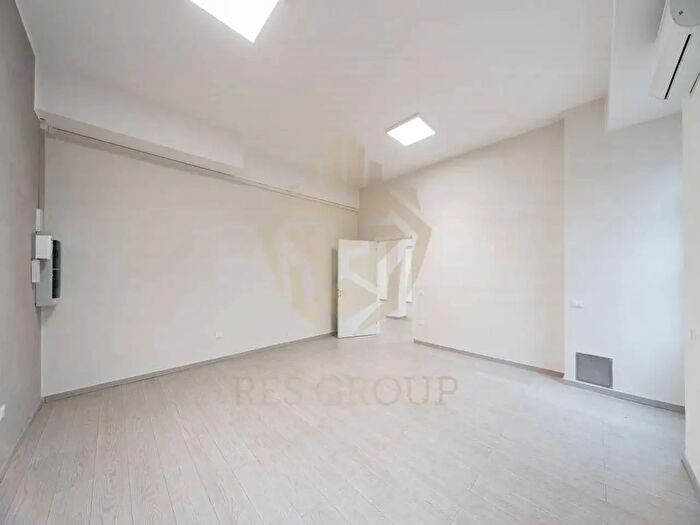 Appartamento trilocale in vendita in Via Venezia Giulia, Monza