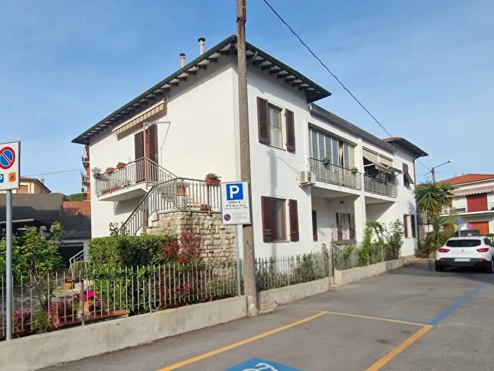 Casa quadrilocale in affitto in Via Molise, Pisa