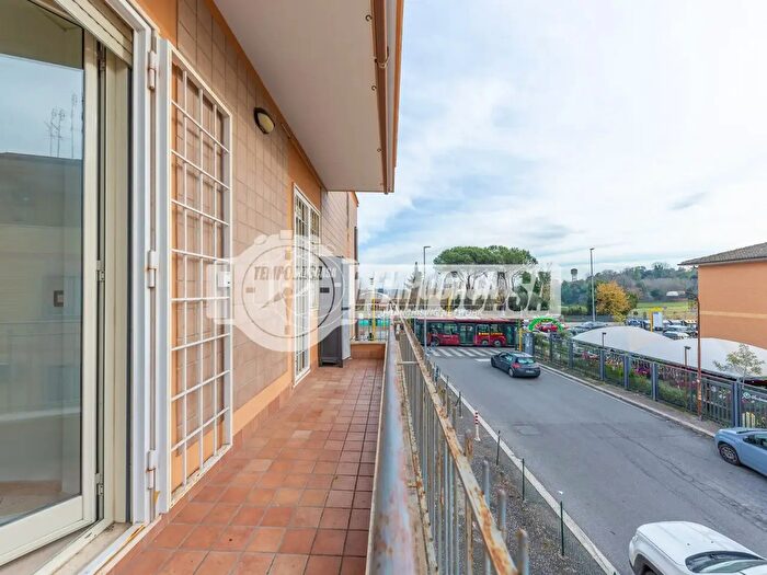 Appartamento trilocale in vendita in Via di Bravetta, Roma