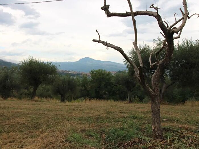 Casa quadrilocale in vendita in Zona Galluccio, Folignano