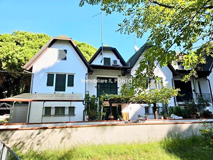 Appartamento trilocale in vendita in Comacchio