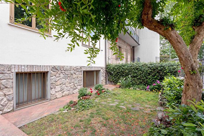 Appartamento con 7 locali in vendita in Via Pisacane, Calenzano