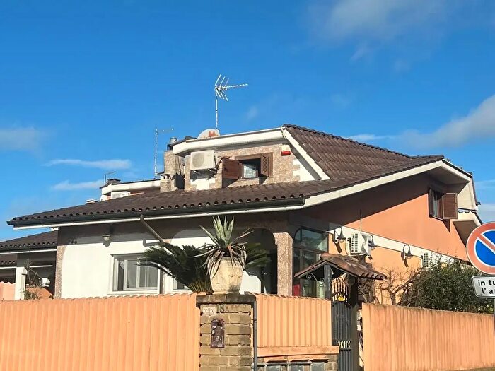 Casa con 6 locali in vendita in Viale Florida, Ladispoli
