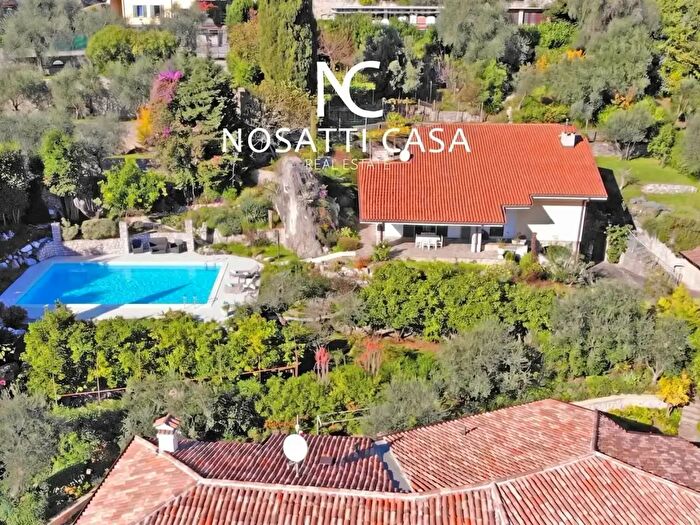 Casa con 5 locali in vendita in Gargnano