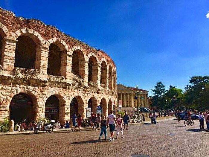 Appartamento trilocale in affitto in Piazza Brà, Centro Storico, Verona
