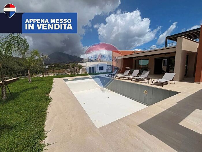 Casa quadrilocale in vendita in Contrada Fraginesi, Castellammare Del Golfo