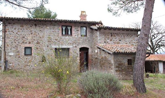 Casa con 5 locali in vendita in San Venanzo