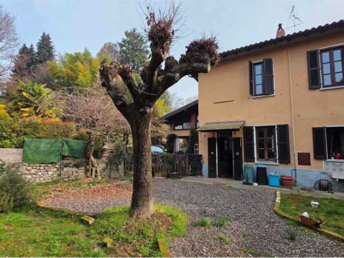 Casa con 6 locali in affitto in Travedona Monate, TravedonaMonate