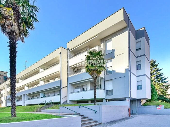 Appartamento trilocale in vendita in Via della Resistenza, Lipomo