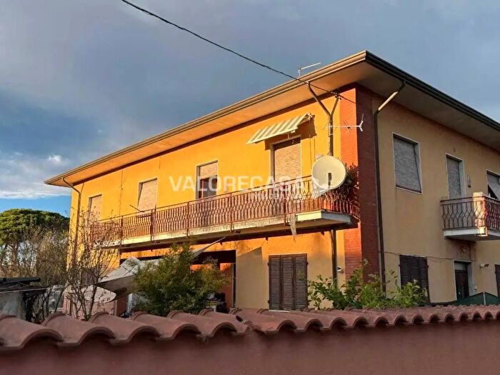 Appartamento quadrilocale in vendita in Via della Bassa, Carrara