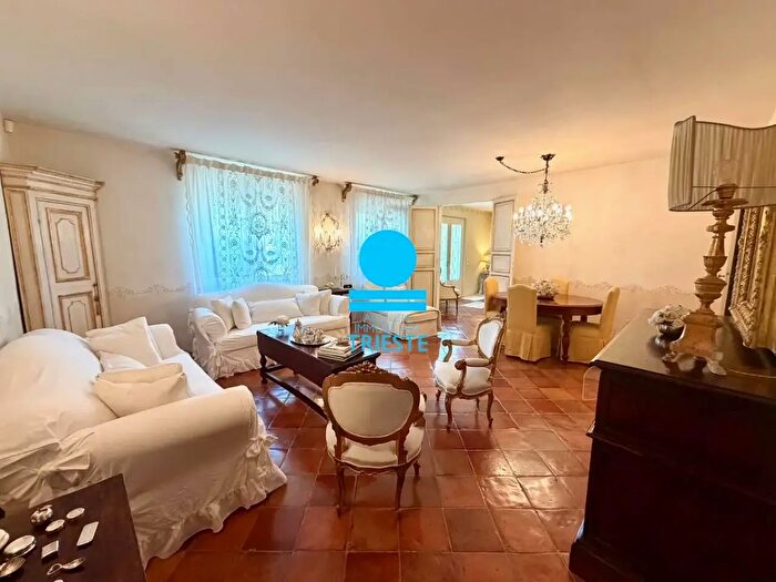 Casa con 7 locali in vendita in Pesaro