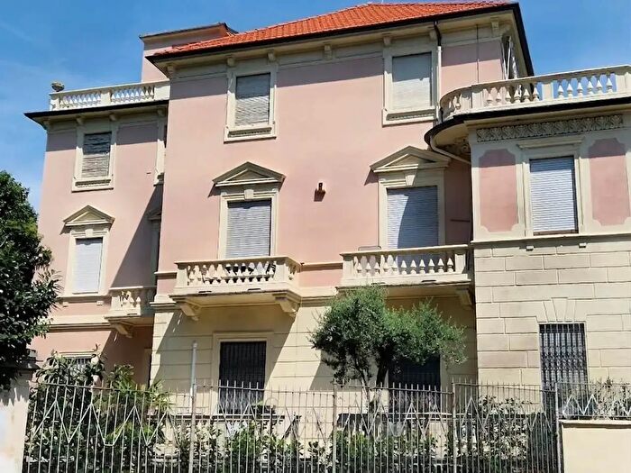 Appartamento con 10 locali in vendita in Via Cosseria, Torino