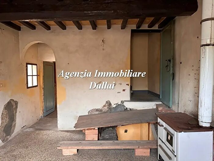 Casa con 6 locali in vendita in Via Magenta, Scarperia e San Piero