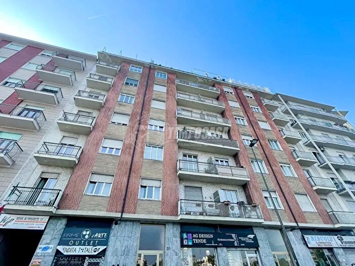 Appartamento trilocale in vendita in Via Tirreno, Torino