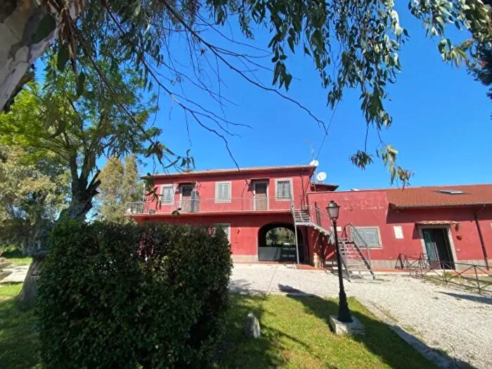 Appartamento trilocale in vendita in Via delle Cerquete, Roma