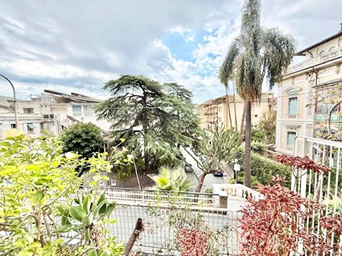 Appartamento con 5 locali in vendita in Via Privata Fratelli Asquasciati Sanremo, Sanremo