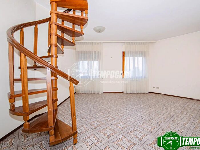 Appartamento quadrilocale in vendita in Via Leon Battista Alberti, Voghera