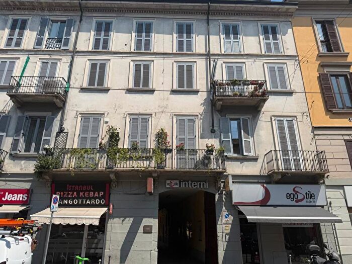 Appartamento trilocale in affitto in Corso San Gottardo, Milano