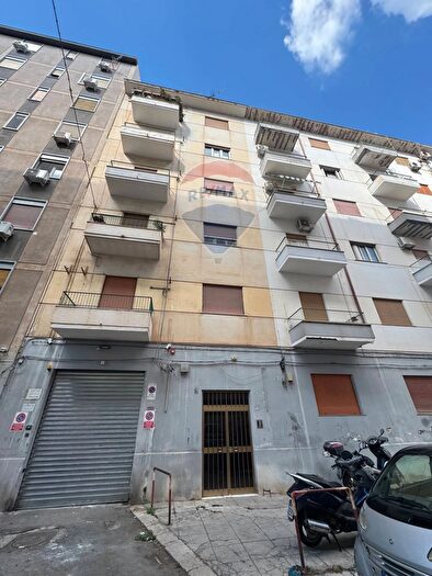 Appartamento quadrilocale in vendita in Via Pererz, Palermo