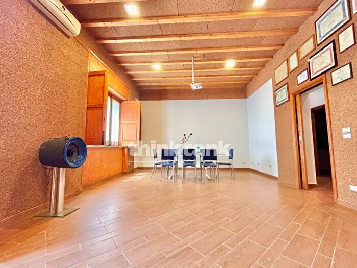 Appartamento con 8 locali in vendita in Via Plebiscito, Catania