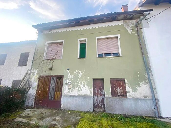 Casa con 6 locali in vendita in Via Langhe, Magliano Alpi