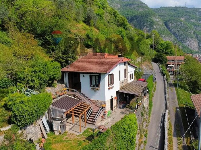 Casa quadrilocale in vendita in Piancogno