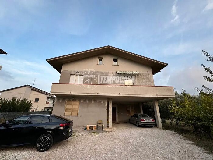 Casa con 5 locali in vendita in Via San Savino, Torrevecchia Teatina