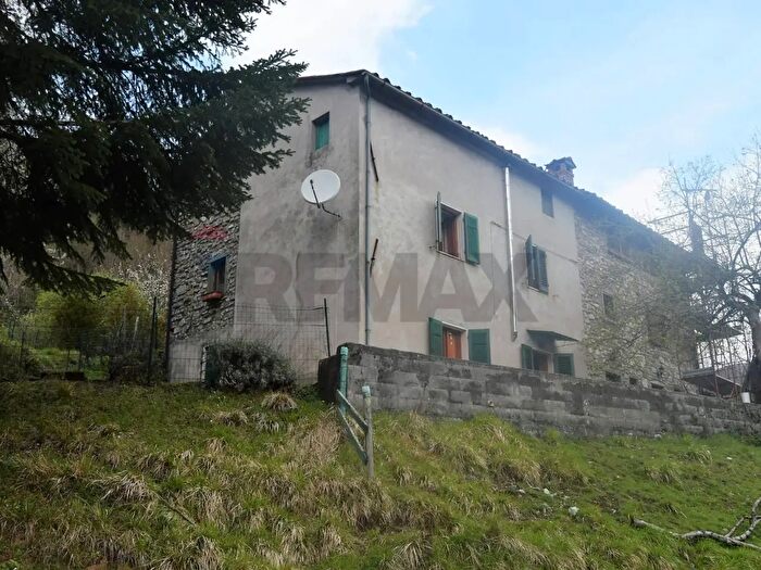 Casa con 6 locali in vendita in Bagni Di Lucca