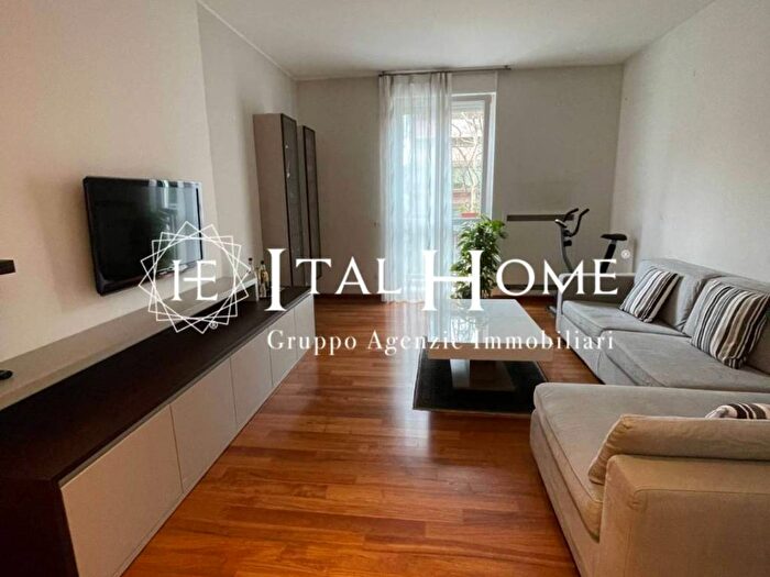 Appartamento trilocale in affitto in Via Ippolito Rosellini, Isola, Milano