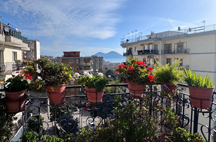 Appartamento con 5 locali in vendita in Via Gabriele Jannelli, Napoli