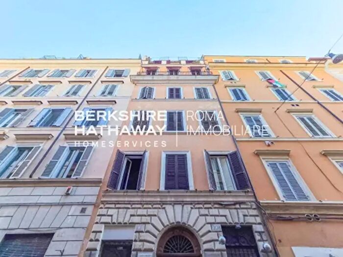 Appartamento quadrilocale in vendita in Via del Boschetto, Roma