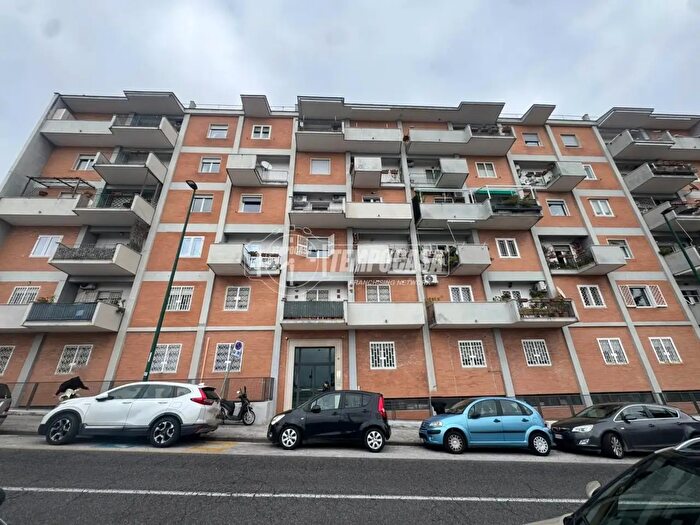 Appartamento quadrilocale in vendita in Via Michelangelo da Caravaggio, Napoli