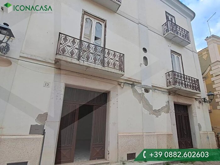 Casa con 10 locali in vendita in Via Umberto Fraccacreta SNC, San Severo